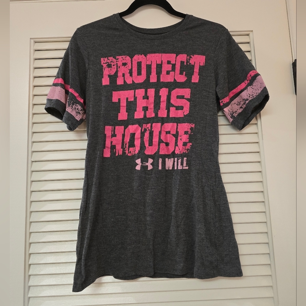 Under Armour - Semi-Fitted Heat Gear Workout Graphic Breast Cancer Awareness Top